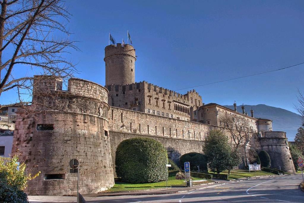B&B La Loggia Del Castello Тренто Экстерьер фото